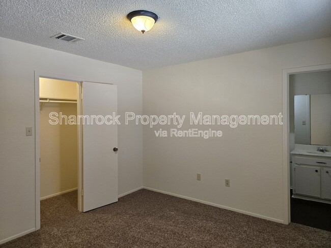 Building Photo - 911 Lancelot Cir