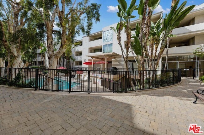 Building Photo - 5325 Newcastle Ave