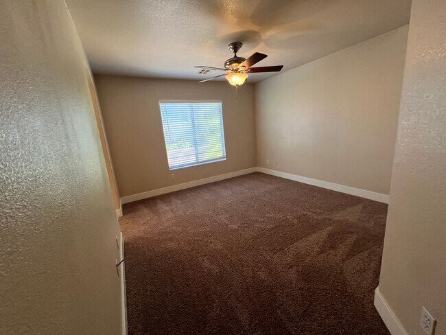 Building Photo - RENOVATED HOME IN GATED SUMMERLIN COMMUNITY!