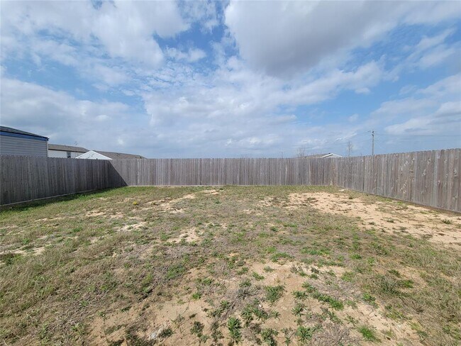Building Photo - 2731 Rd 5724