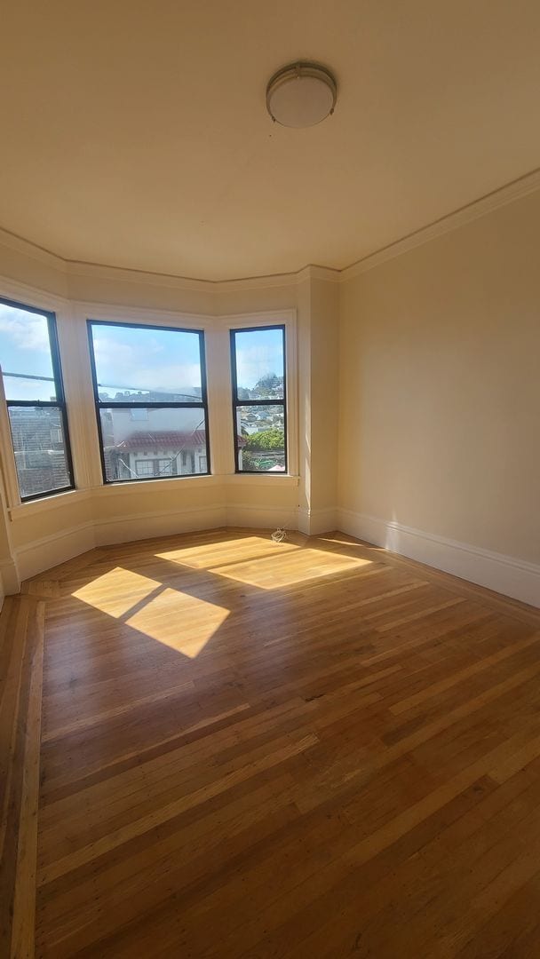 Building Photo - Full of Natural Light & Character Apt in N...