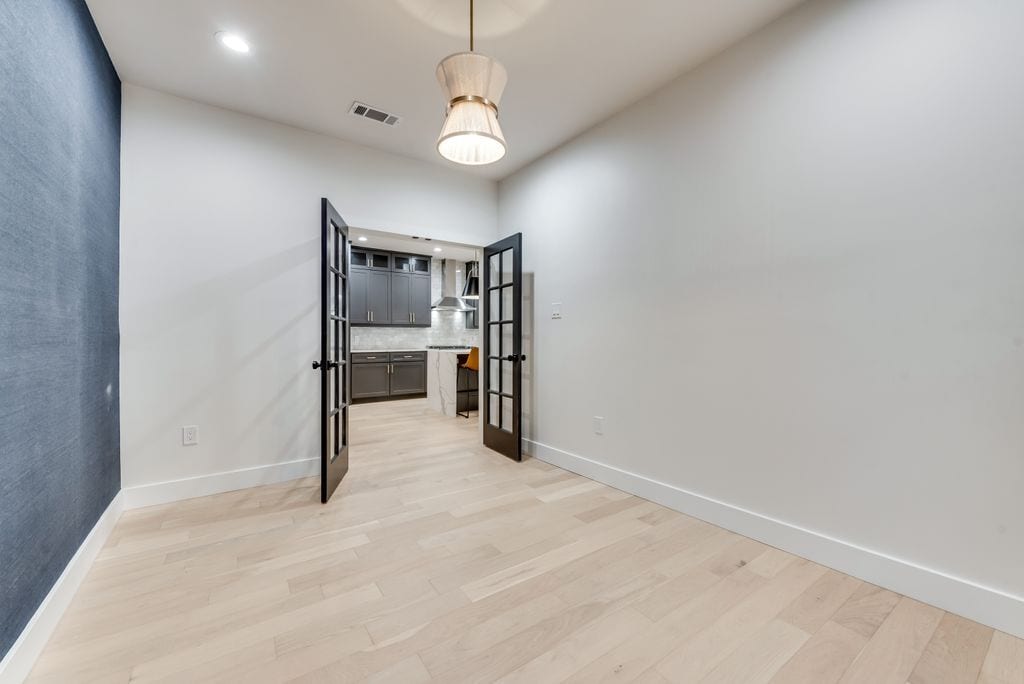 Building Photo - 5406 Vanderbilt Ave