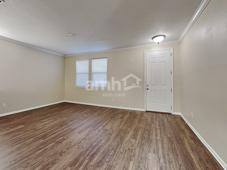 Building Photo - 2425 Adams Lake Blvd