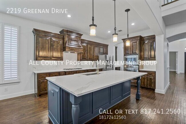 Building Photo - 2219 Greenan Dr