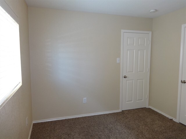 Building Photo - 8510 Silver Willow