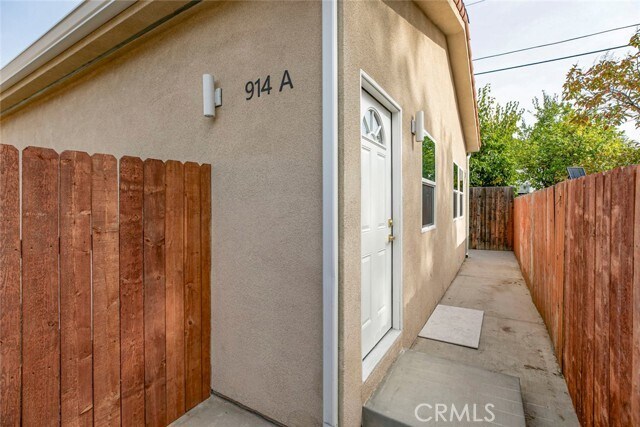 Building Photo - 914 Geneva St