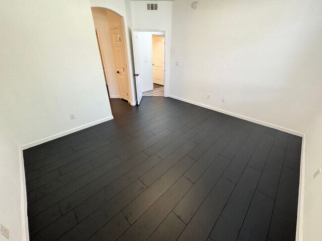 Building Photo - 10217 King Henry Ave