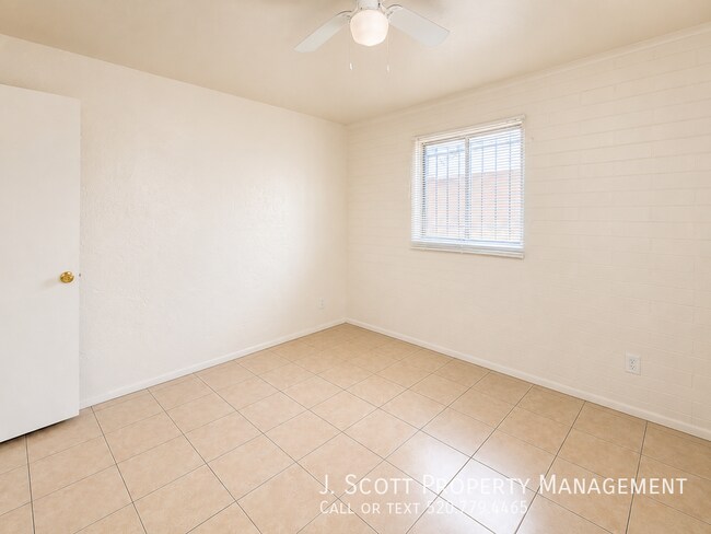 Building Photo - 5437 S 14th Way
