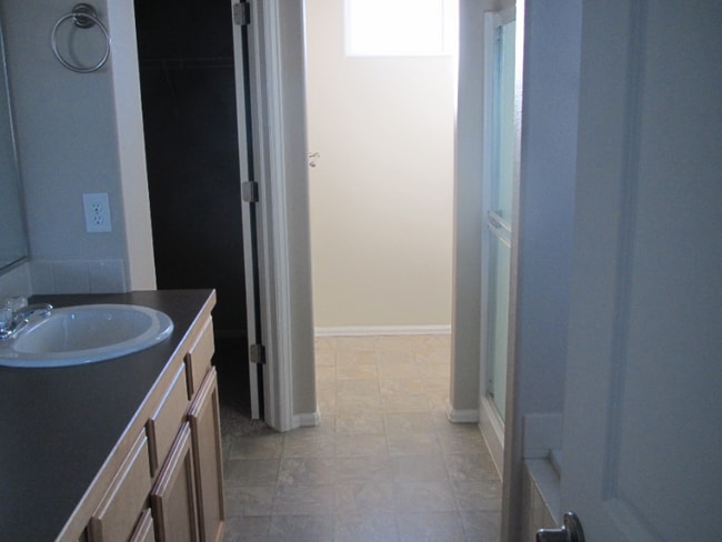 Building Photo - 427 Bow Creek Ln