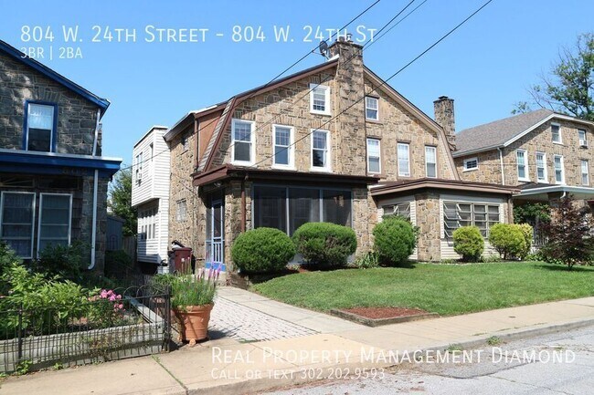 Building Photo - 804 W 24th St