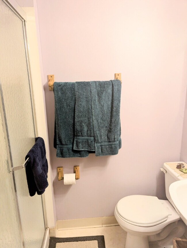 Building Photo - Basement for Rent - Shared Living in Comfo...