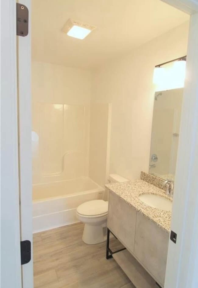 Building Photo - 811 Arctic Ave