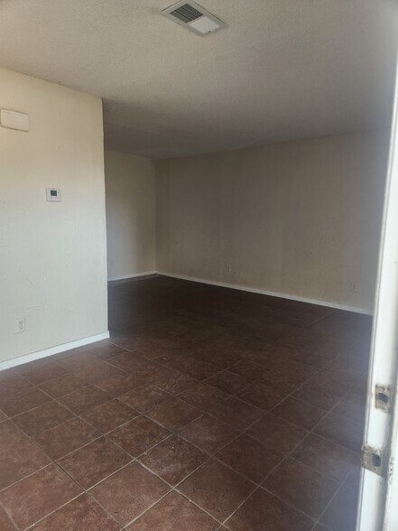 Living room - 2105 Langley Ave