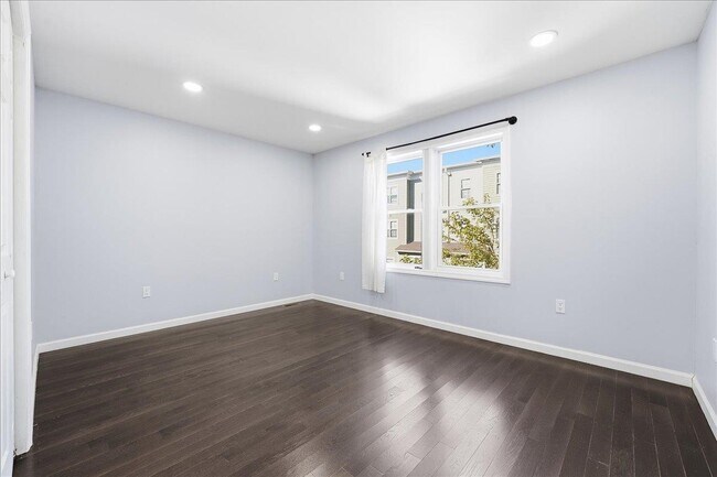 Building Photo - 225 Freeman Ave