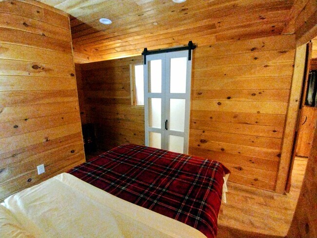 Building Photo - 554 Hovermale Ln