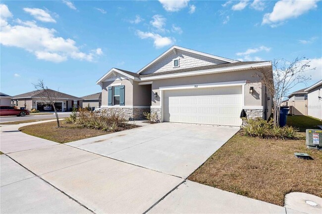 Building Photo - 702 Benz St