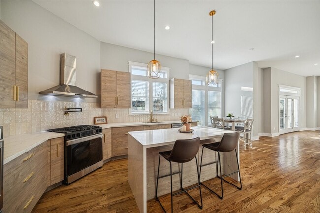 Building Photo - 1003 E 28th St