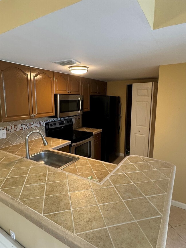 Building Photo - 10757 Cleary Blvd