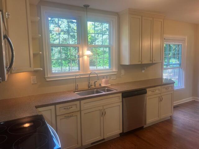Building Photo - 645 Hi View Ct