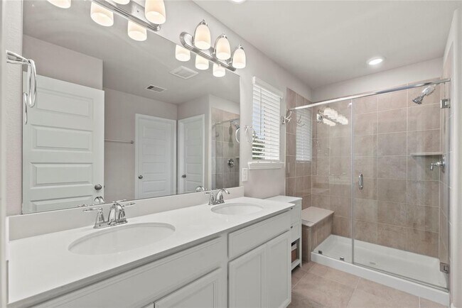 Building Photo - 16107 Hilltop Oak Dr