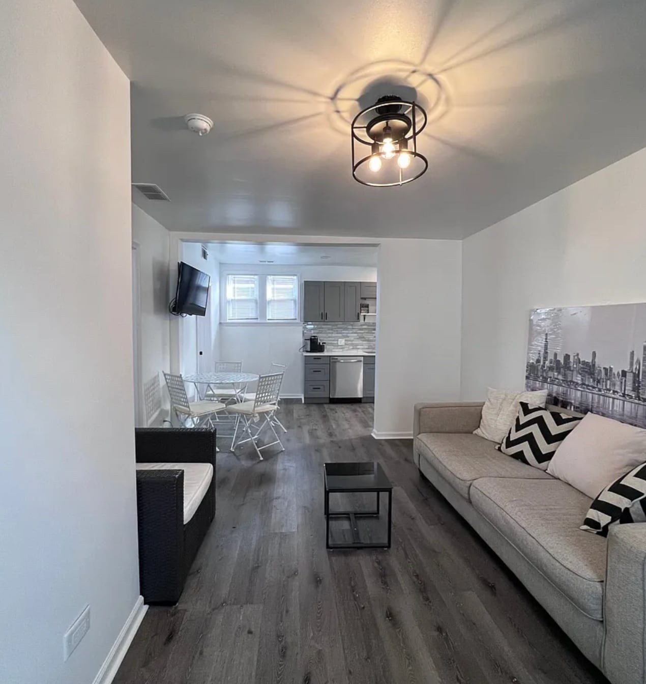 Building Photo - 4358 N Oak Park Ave