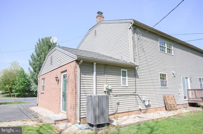 Building Photo - 948 Homeland Dr