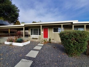 Building Photo - 104 Kent St