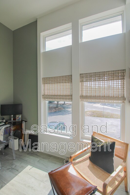 Building Photo - 271 Alexandra Dr