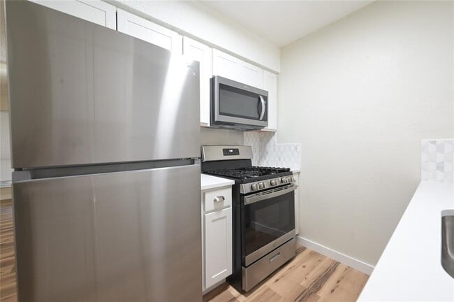 Building Photo - 1200 Matthews Ln