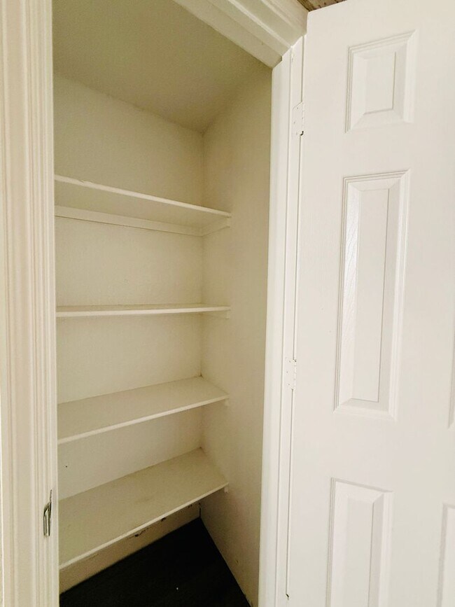 Building Photo - Fully Renovated 2-Bedroom Condo in Gated W...