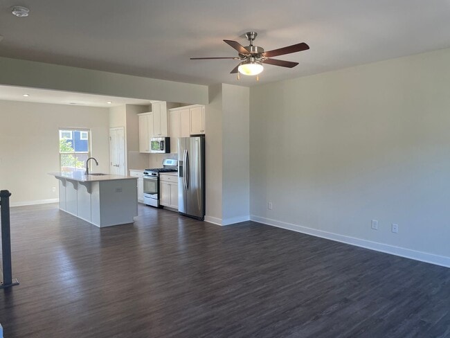 Building Photo - Luxury 3BR Townhome in Langtree- Modern Finishes & Prime Location!