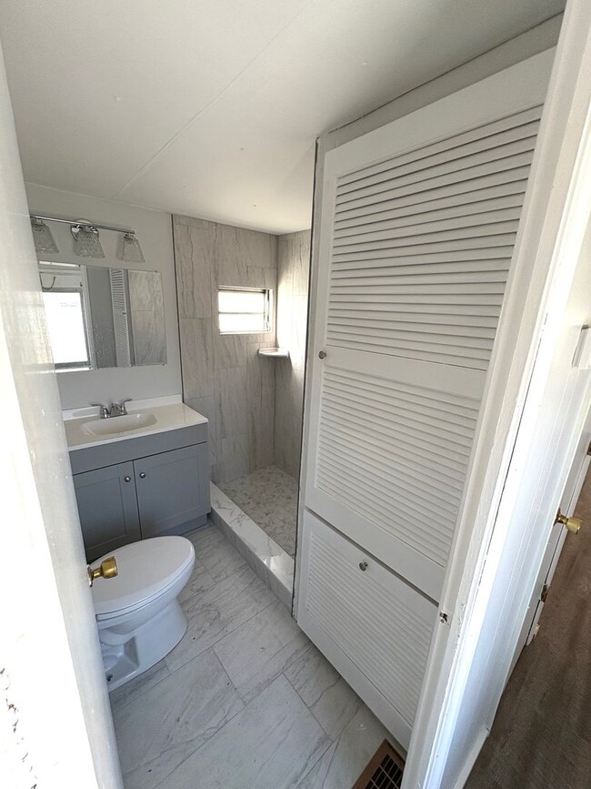 Building Photo - Updated 2Bed/1Bath Mobile Home for Rent! S...