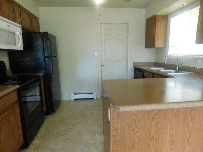 Building Photo - Home in Dove Creek Subdivision