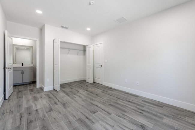 Building Photo - 1119 Osceola Dr