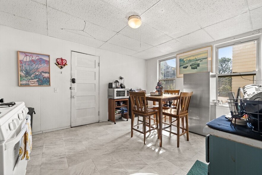 Building Photo - 427 Medford St