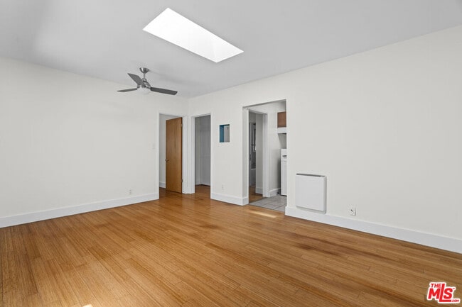 Building Photo - 608 Woodlawn Ave