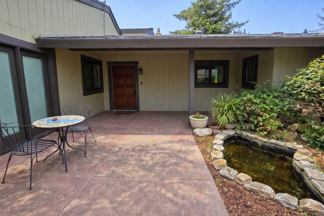 Building Photo - 1118 Marina Cir