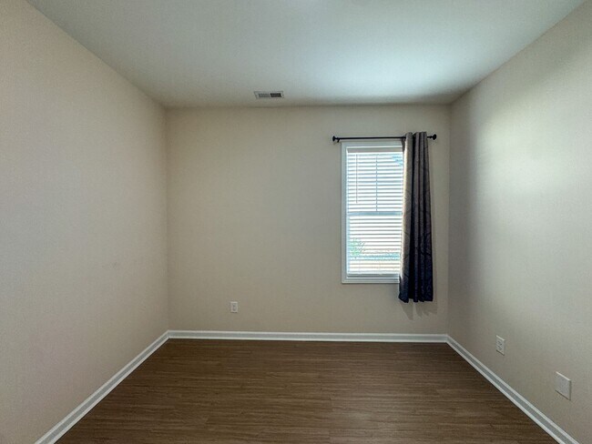 Building Photo - Stunning 3 Bed 2 Bath Home in Fayetteville