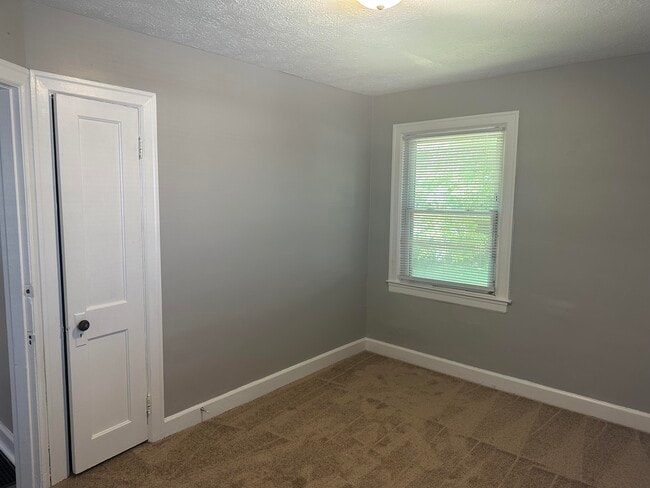 Building Photo - 148 Fairlawn Ave