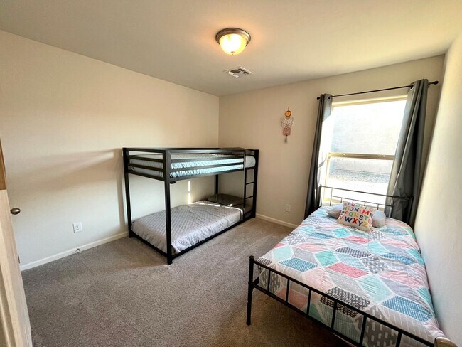 Building Photo - New 4 Bedroom Home in Bullhead City! AVAILABLE FURNISHED OR UNFURNISHED!