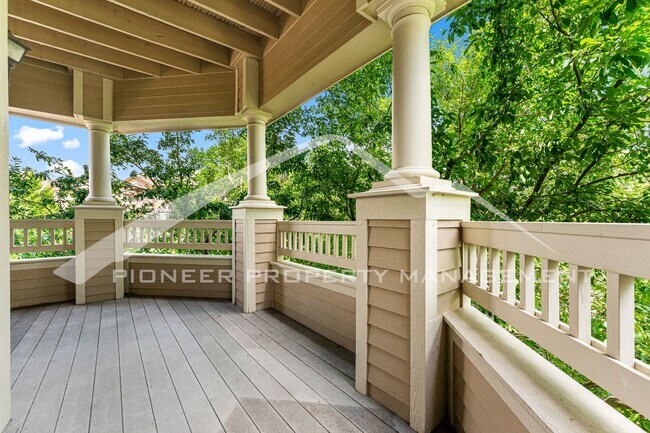 Building Photo - Charming condo with Central AC and 1 Car G...