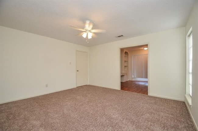 Building Photo - 4811 Wind Chimes Dr
