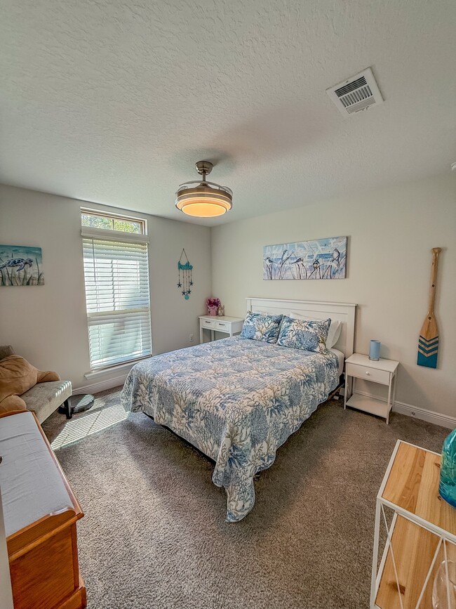 Building Photo - 2437 Hilton Dr