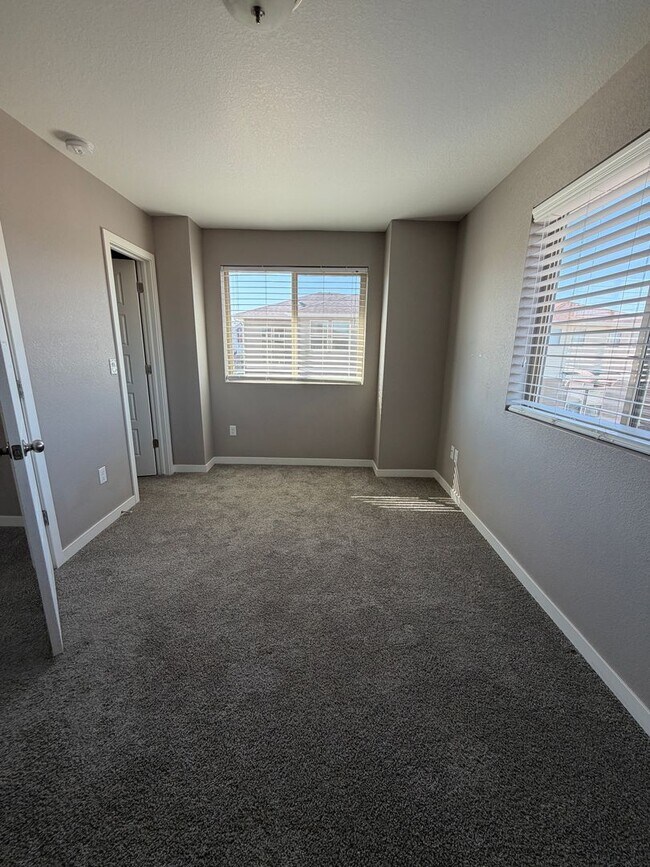 Building Photo - Beautiful Home in the Heart Of Castle Rock