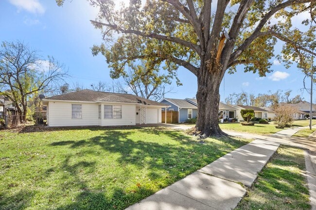 Building Photo - 6711 Schiller St