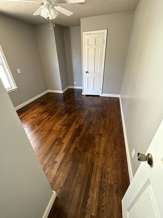 Building Photo - Spacious & Affordable Tulsa Living | 4 Bed...