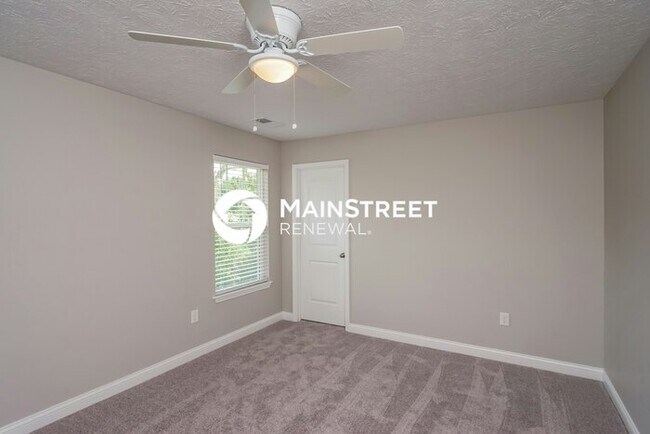 Building Photo - 4 Bedroom Pet-Friendly Home in Louisville,...