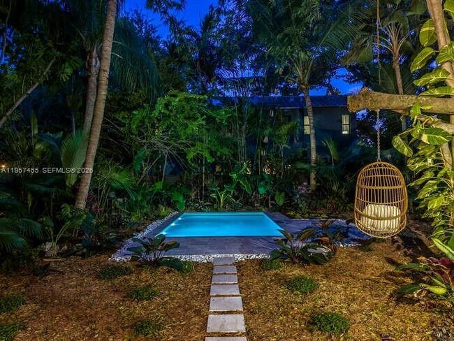 Building Photo - 2330 Overbrook St