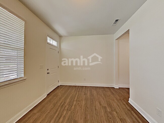 Building Photo - 433 Charity Ln
