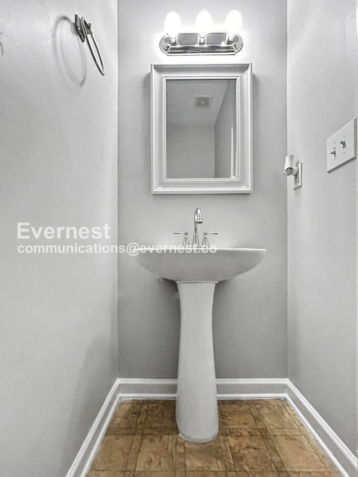 Building Photo - 8612 Thomas Rd